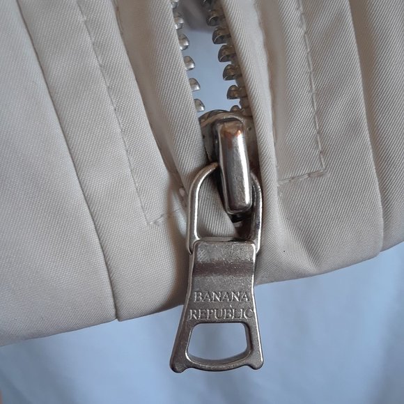 Banana Republic Puffer Vest, - Picture 4 of 6